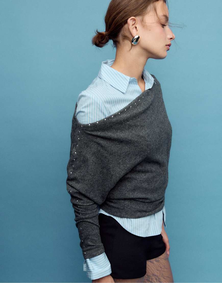 Stradivarius - Mit Nieten besetztes T-Shirt in Dunkelgrau von Stradivarius