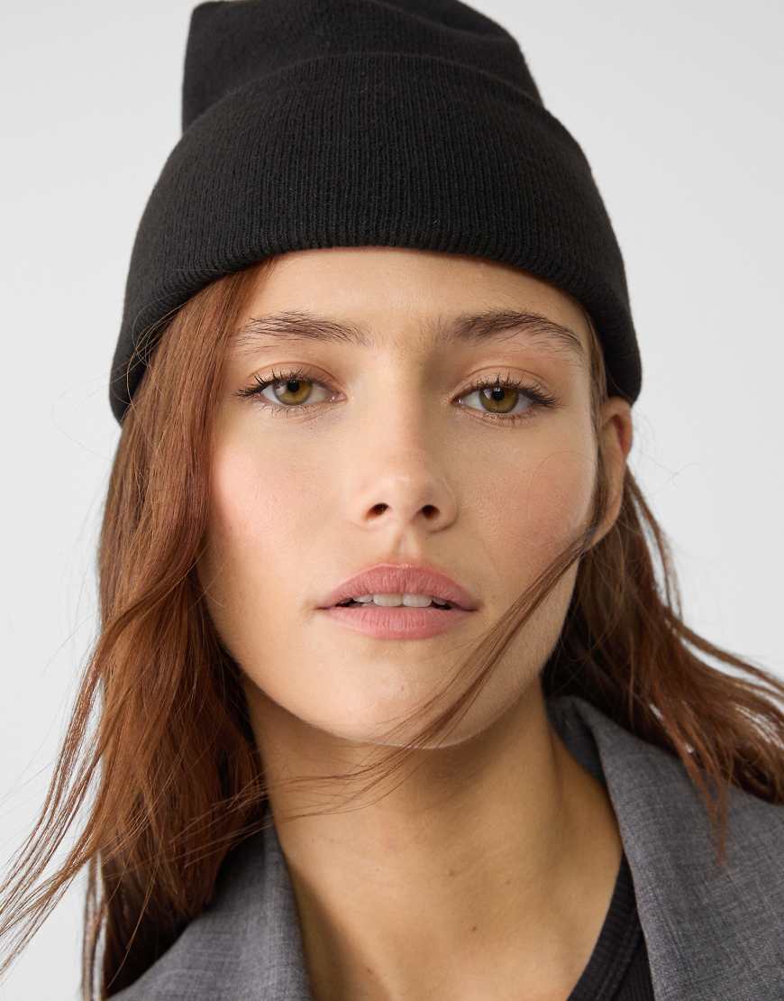 Stradivarius - Mütze in Schwarz mit doppeltem Umschlag von Stradivarius