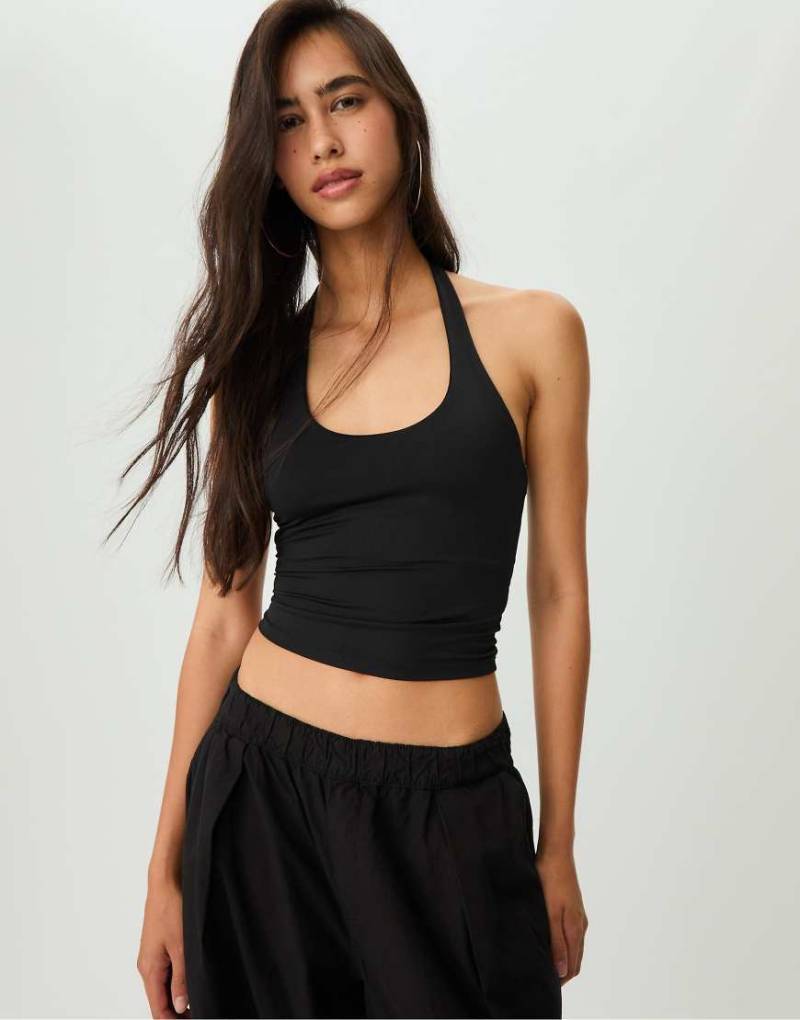 Stradivarius - Oberteil in Schwarz mit Racer-Ausschnitt von Stradivarius