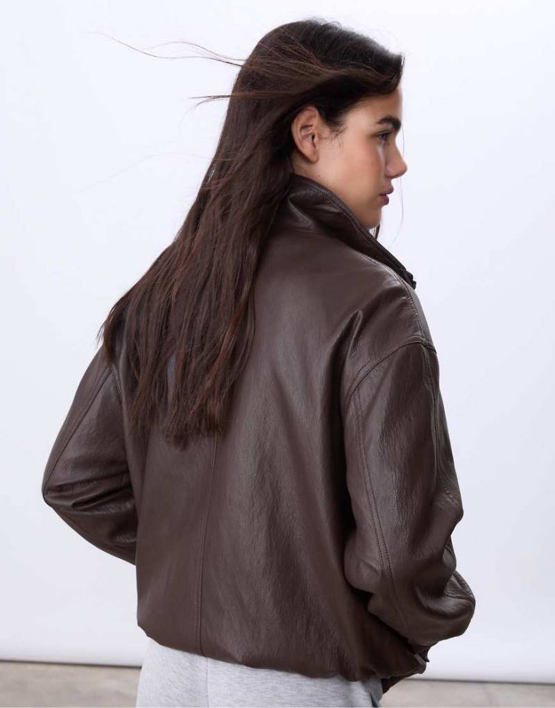 Stradivarius - Oversize-Jacke aus Kunstleder in Braun-Brown von Stradivarius