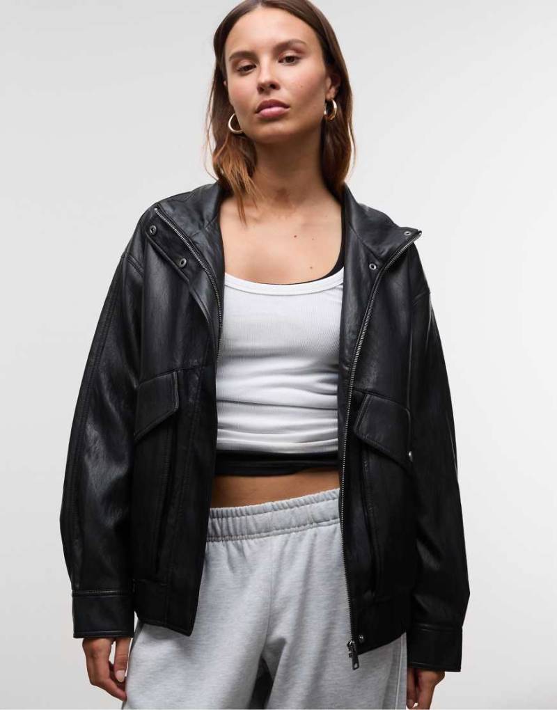 Stradivarius - Oversize-Jacke aus Kunstleder in Schwarz von Stradivarius