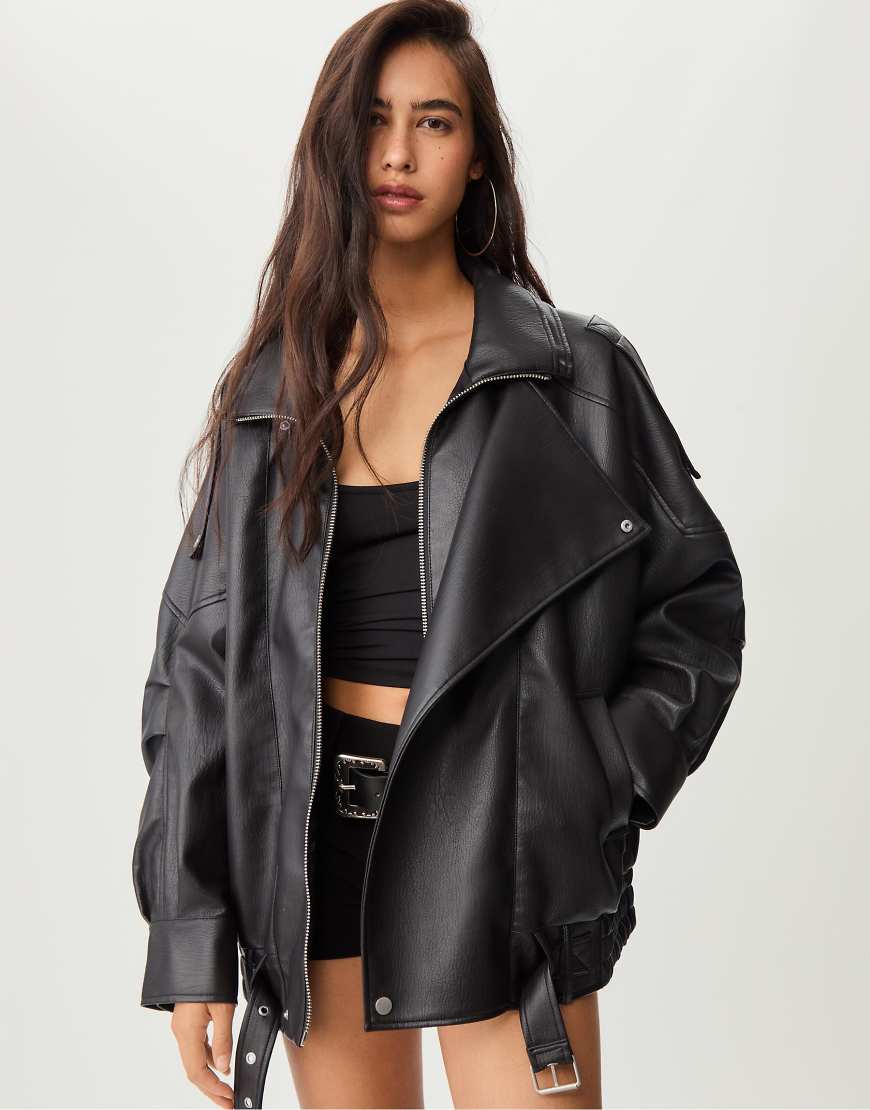 Stradivarius - Oversize-Jacke in Leder-Optik in Schwarz mit Kragen von Stradivarius