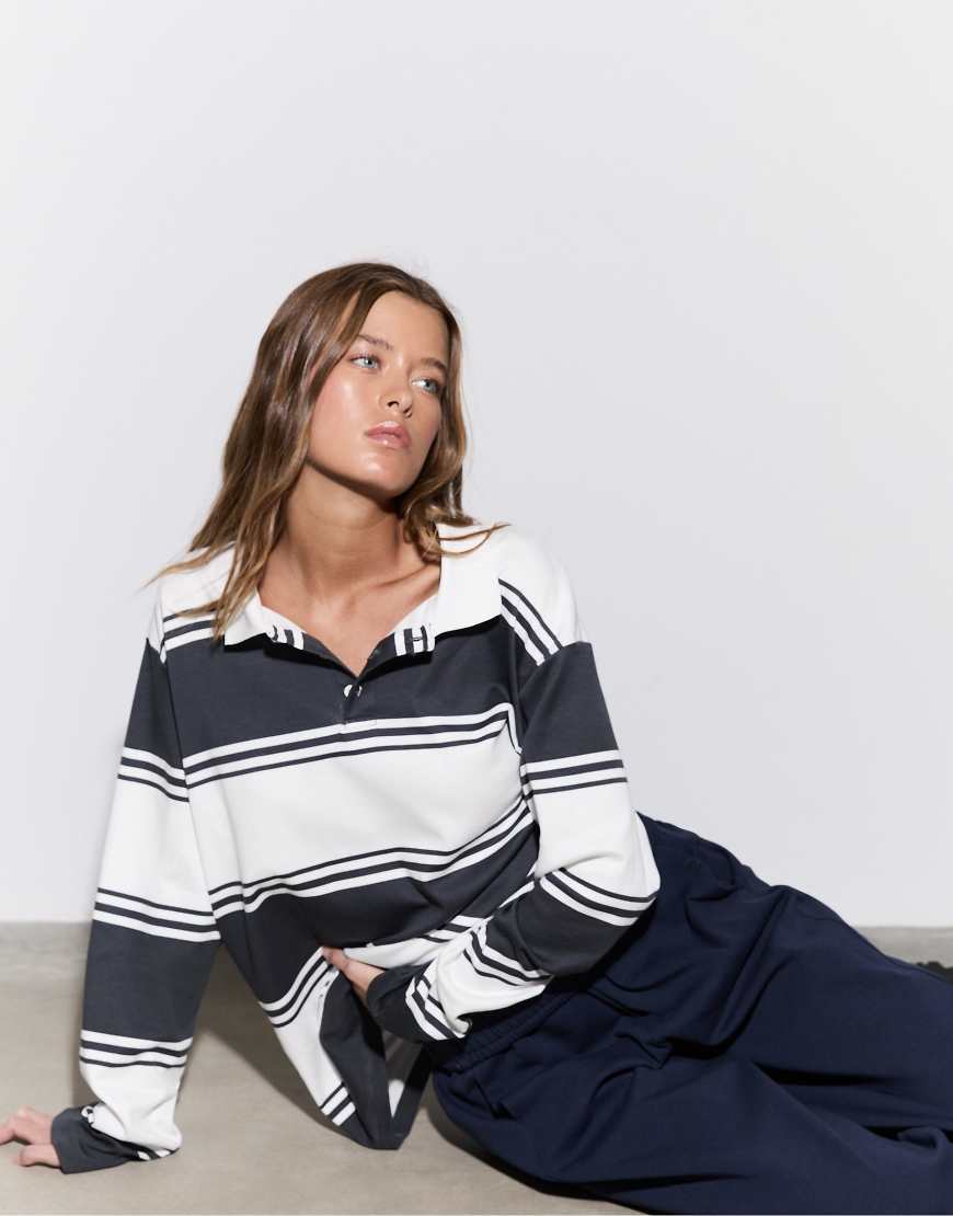 Stradivarius - Oversize-Polohemd in Dunkelgrau gestreift von Stradivarius