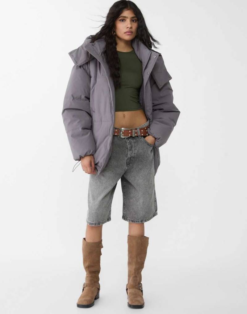 Stradivarius - Oversize-Steppjacke in Grau mit Kapuze von Stradivarius