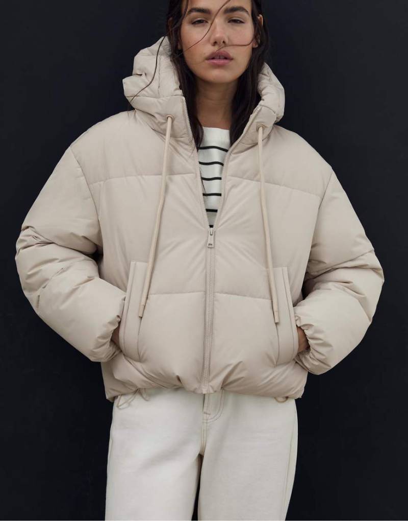 Stradivarius - Oversize-Steppjacke in Steinbeige mit Kapuze-Neutral von Stradivarius