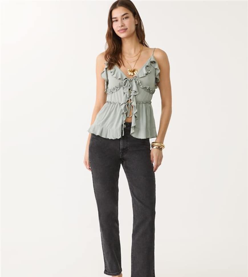 Stradivarius Petite - 1465 - Slim-Fit-Mom-Jeans in verwaschenem Schwarz von Stradivarius