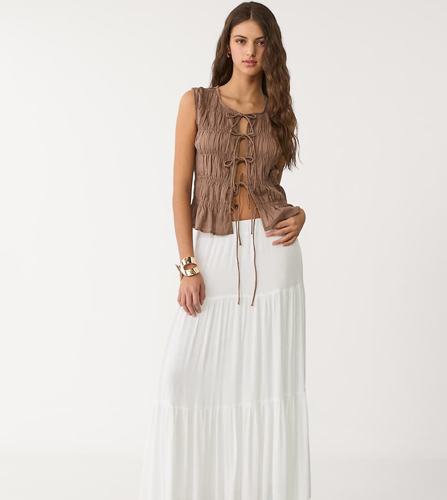 Stradivarius Petite - Boho-Midirock in Weiß Stradivarius Petite - Boho-Midirock in Weiß von Stradivarius