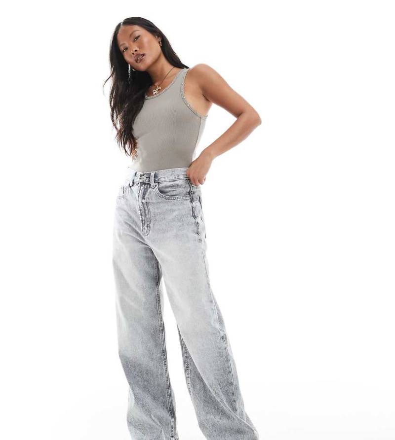 Stradivarius Petite - D88 - Weite Jeans in grauer Waschung von Stradivarius