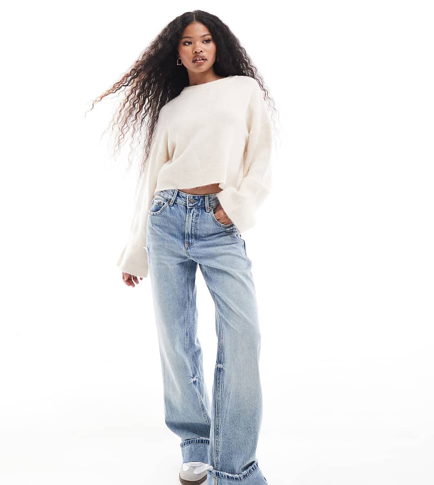 Stradivarius Petite - D92 - Gerade geschnittene Jeans in Denimblau mit weitem Bein von Stradivarius