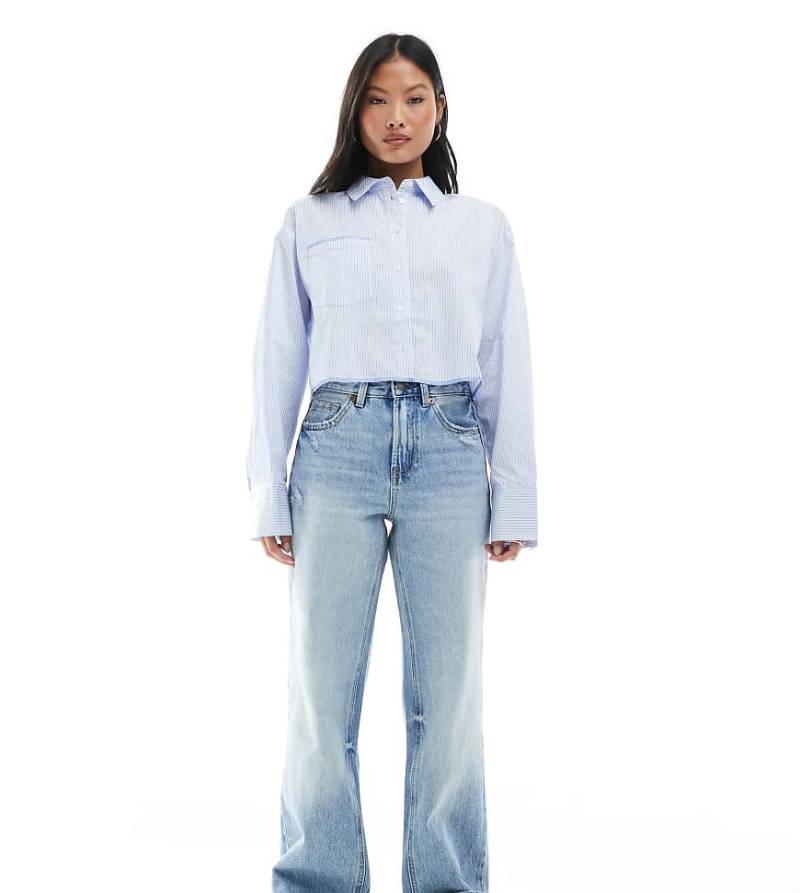 Stradivarius Petite - D92 - Gerade geschnittene Jeans in Hellblau mit weitem Bein von Stradivarius
