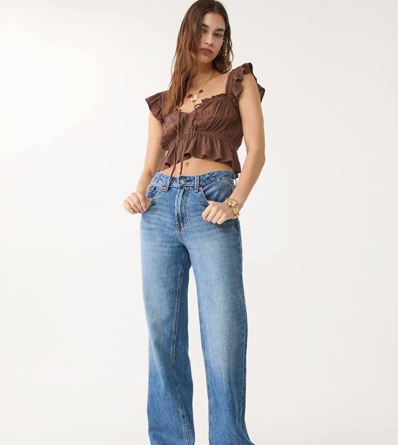 Stradivarius Petite - D92 - Gerade geschnittene Jeans in mittlerem Denimblau mit weitem Bein von Stradivarius