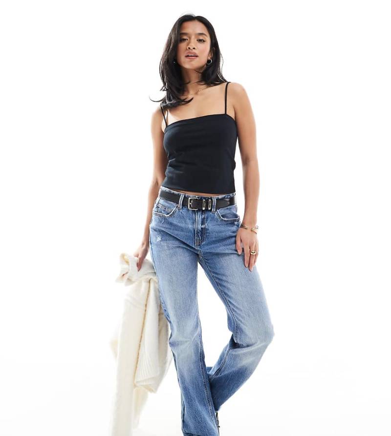 Stradivarius Petite - D98 - Gerade geschnittene Jeans in Blau mit Vintage-Effekt von Stradivarius