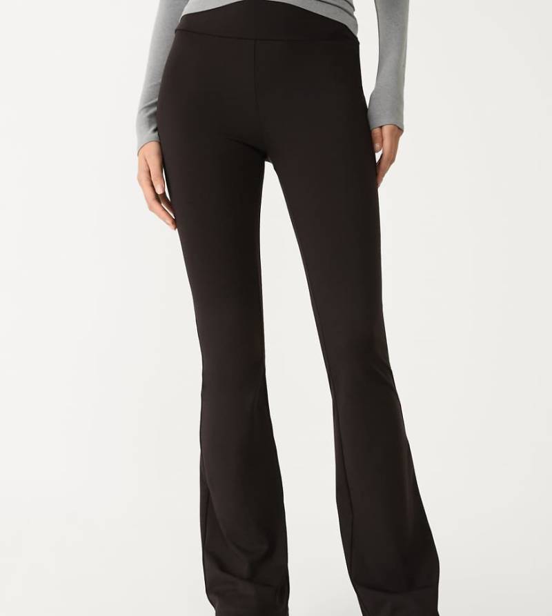 Stradivarius Petite - Figurformende Schlagleggings in Schwarz von Stradivarius