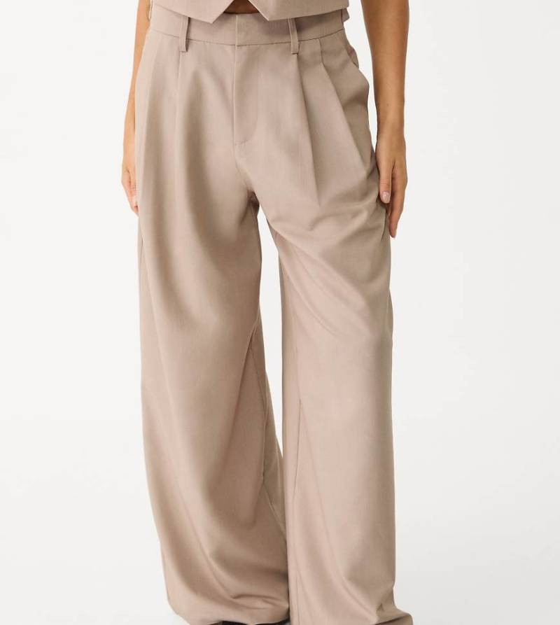 Stradivarius Petite - Verstellbare Hose in Braun mit superweitem Bein von Stradivarius
