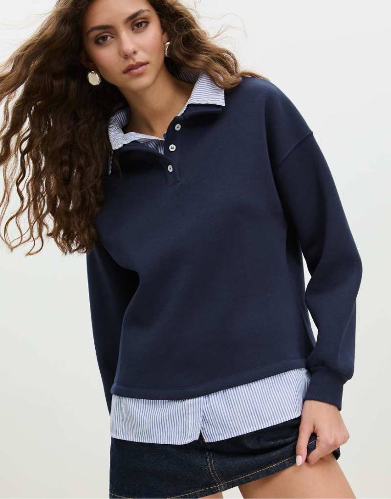 Stradivarius - Polo-Sweatshirt aus zwei Materialien in Marineblau von Stradivarius
