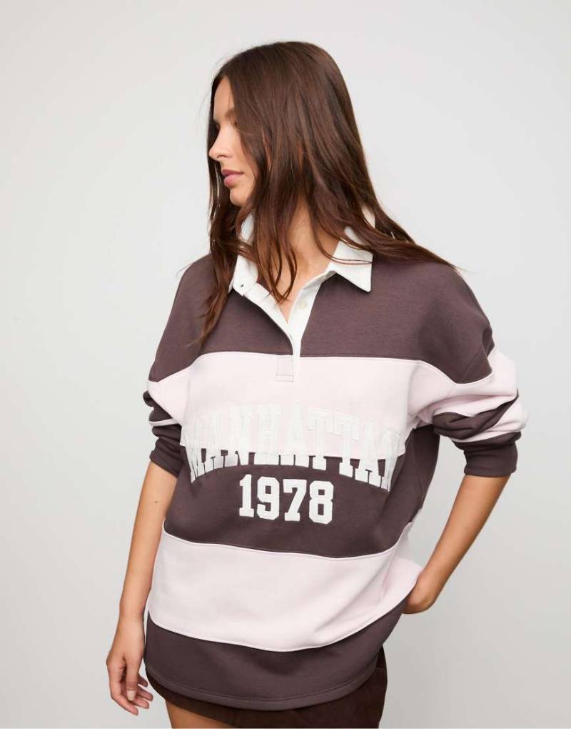 Stradivarius - Polo-Sweatshirt in Braun gestreift-Brown von Stradivarius