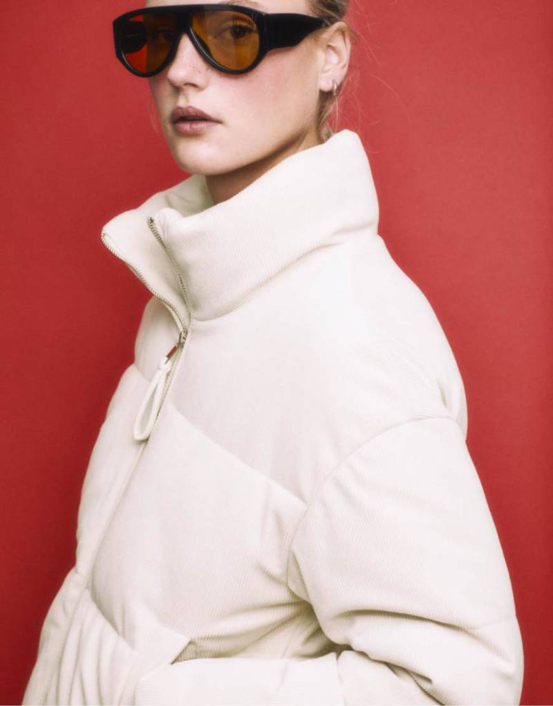 Stradivarius - Pufferjacke aus Cord in Vanillebeige-Weiß von Stradivarius