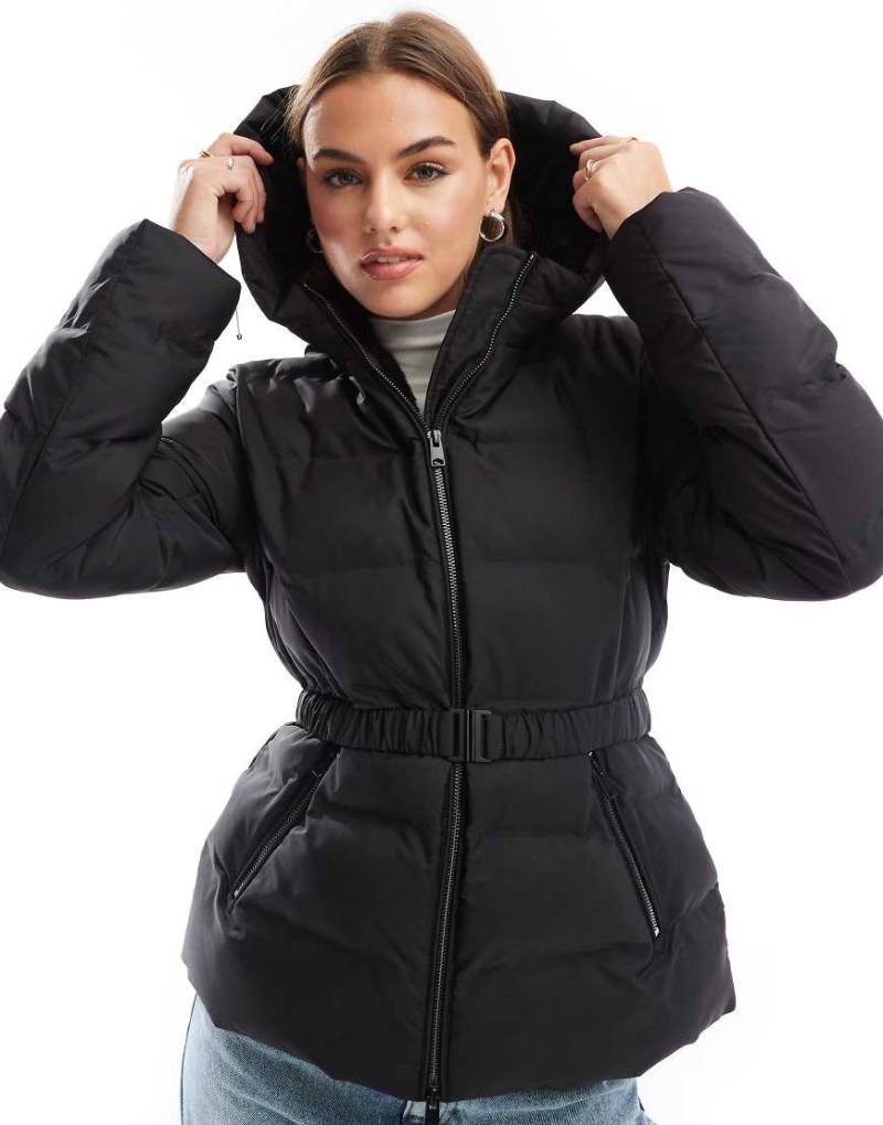 Stradivarius - Pufferjacke in Schwarz mit Kapuze und Gürtel von Stradivarius