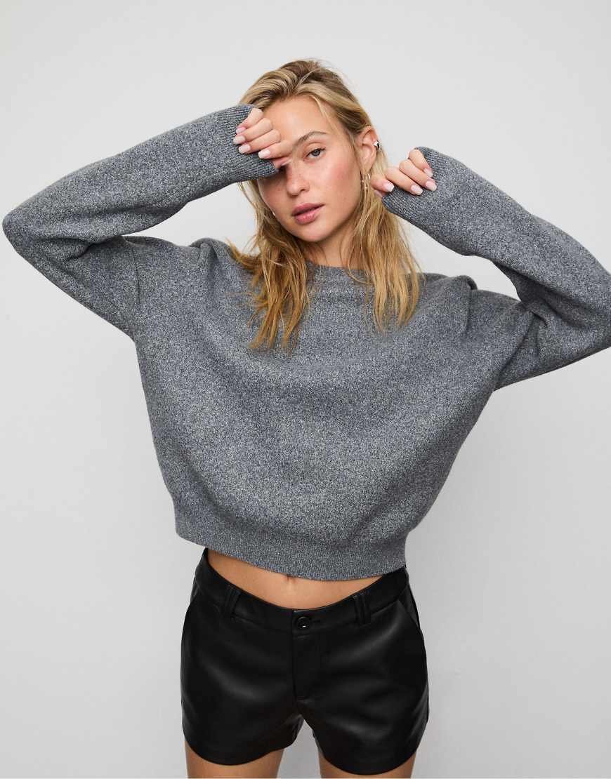 Stradivarius - Pullover aus Strick in Dunkelgrau mit Schulterpolstern von Stradivarius