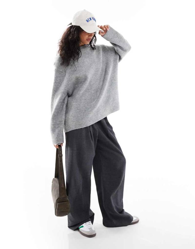 Stradivarius - Pullover aus Strick in Grau meliert mit weicher Haptik von Stradivarius