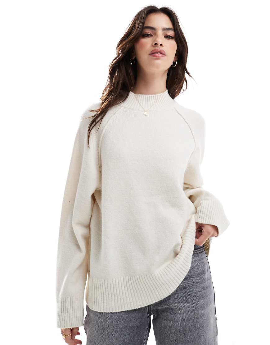 Stradivarius - Pullover in Ecru mit Ziernaht und halbhohem Ausschnitt-Neutral von Stradivarius