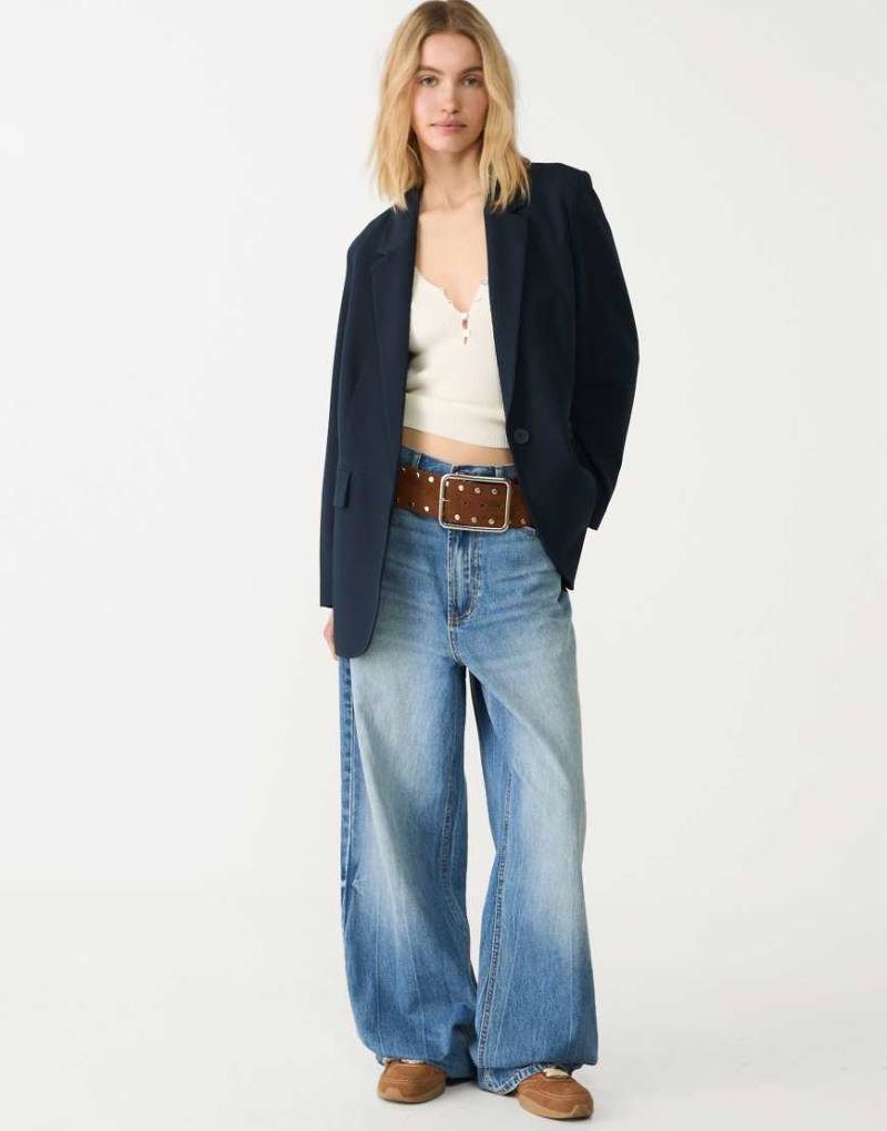 Stradivarius - Regulär geschnittener Blazer in Marineblau von Stradivarius