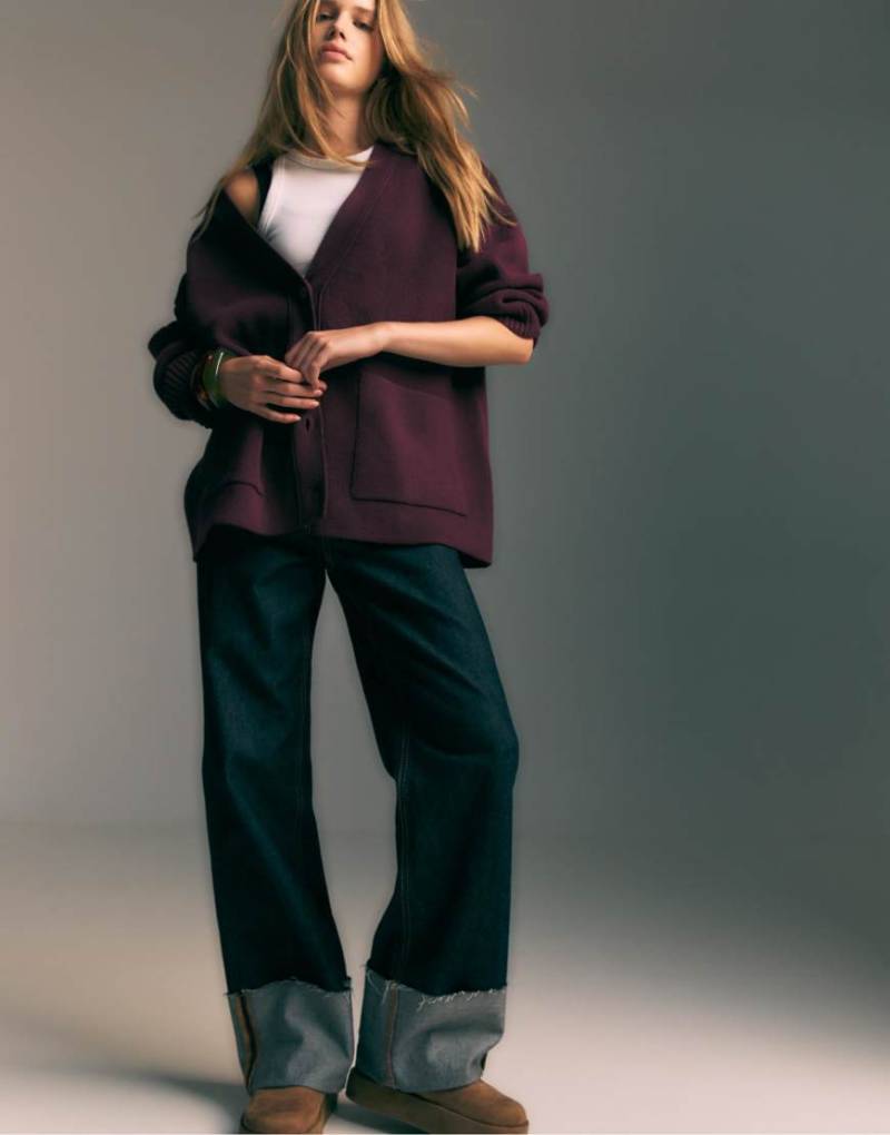 Stradivarius - Regular-Fit-Strickjacke in Aubergine mit Knopfleiste-Lila von Stradivarius