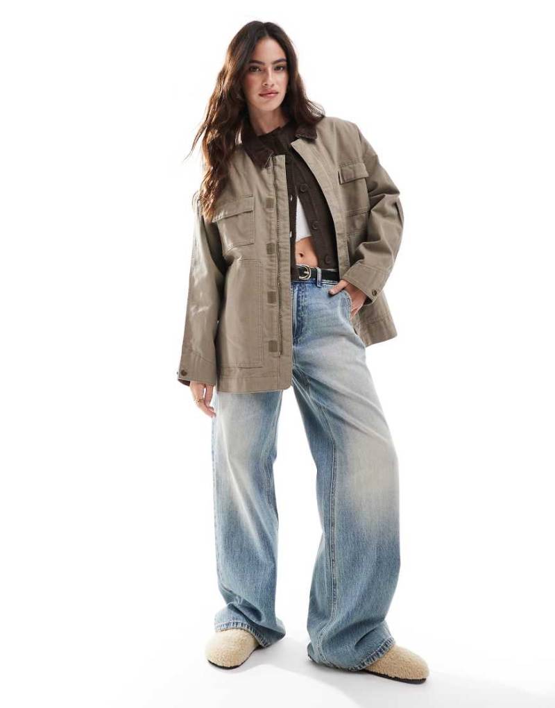 Stradivarius - STR - Barn-Jacke in Khaki mit Kragen aus Cord-Neutral von Stradivarius