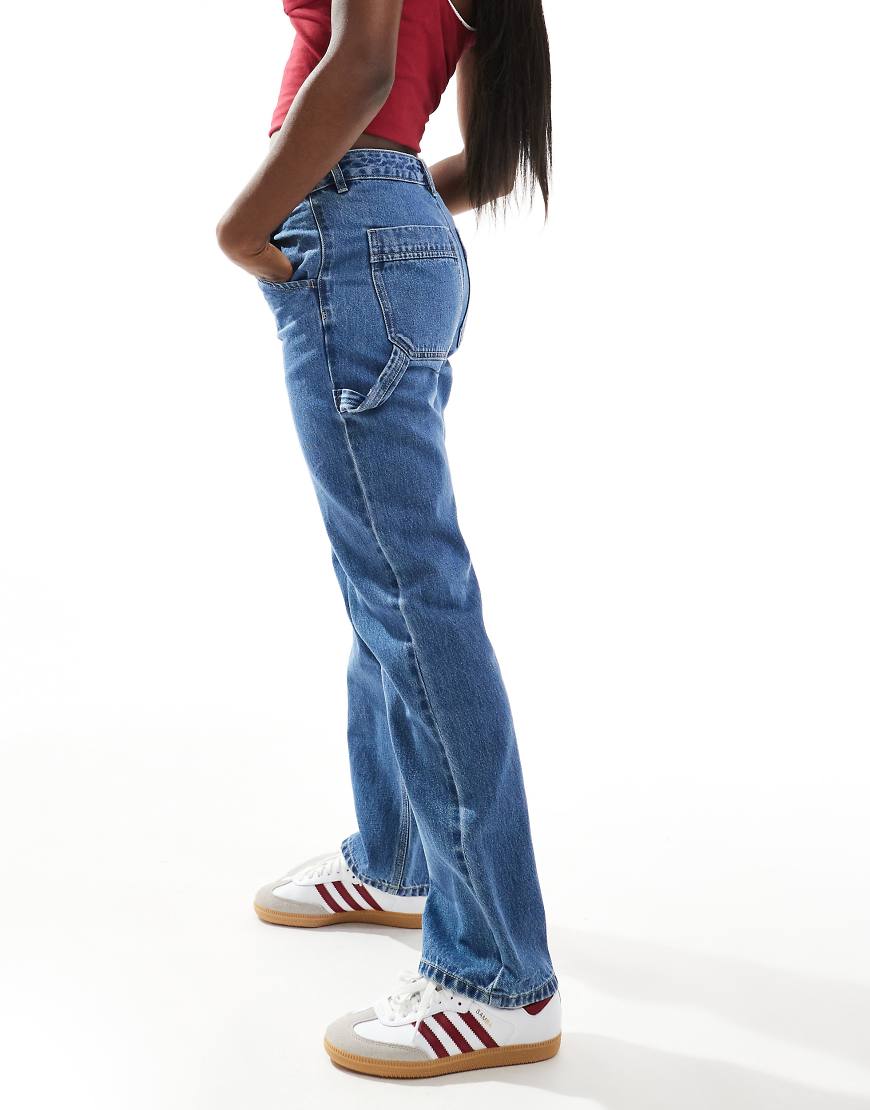 Stradivarius - STR - Carpenter-Jeans in verwaschenem Mittelblau von Stradivarius