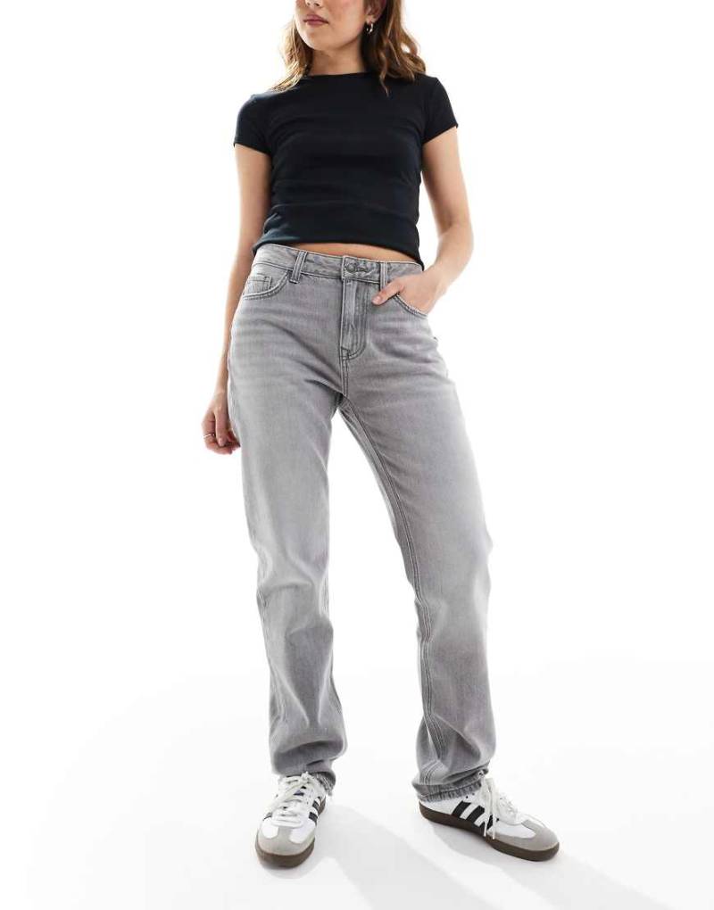 Stradivarius - STR - Gerade geschnittene Jeans in Dunkelgrau von Stradivarius