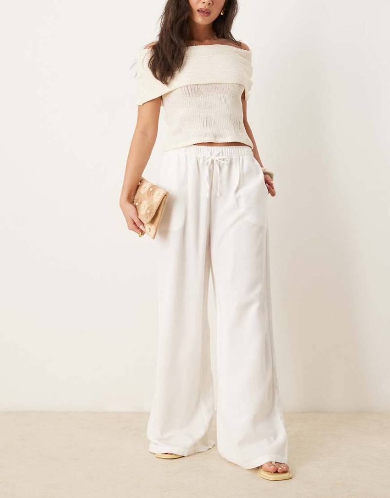 Stradivarius - STR - Hose in ecrufarbener Leinenoptik mit Kordelzug-Neutral von Stradivarius
