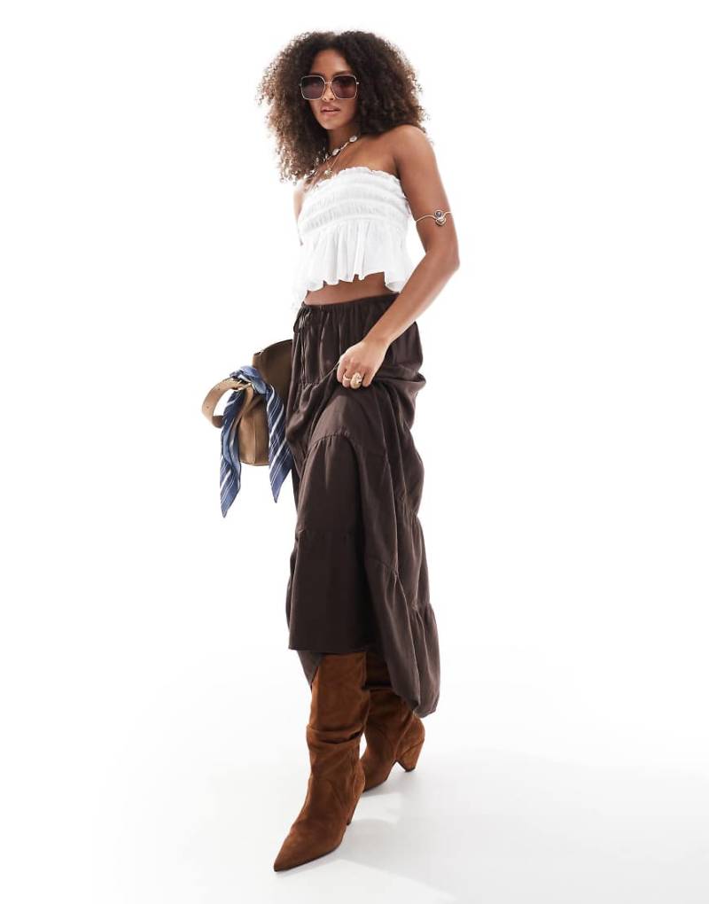 Stradivarius - STR - Trägerloses Oberteil in Weiß von Stradivarius