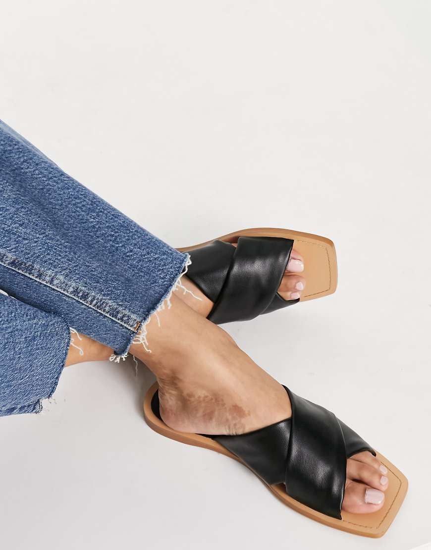 Stradivarius - Sandalen in Schwarz mit überkreuztem Riemen von Stradivarius