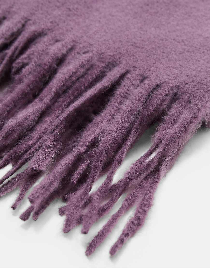 Stradivarius- Schal aus angerautem Garn in Malve-Lila von Stradivarius
