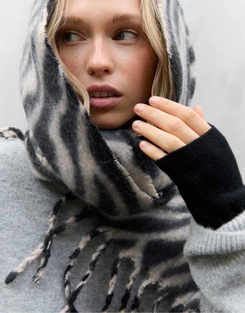 Stradivarius - Schal in Braun mit Animal-Print-Brown von Stradivarius