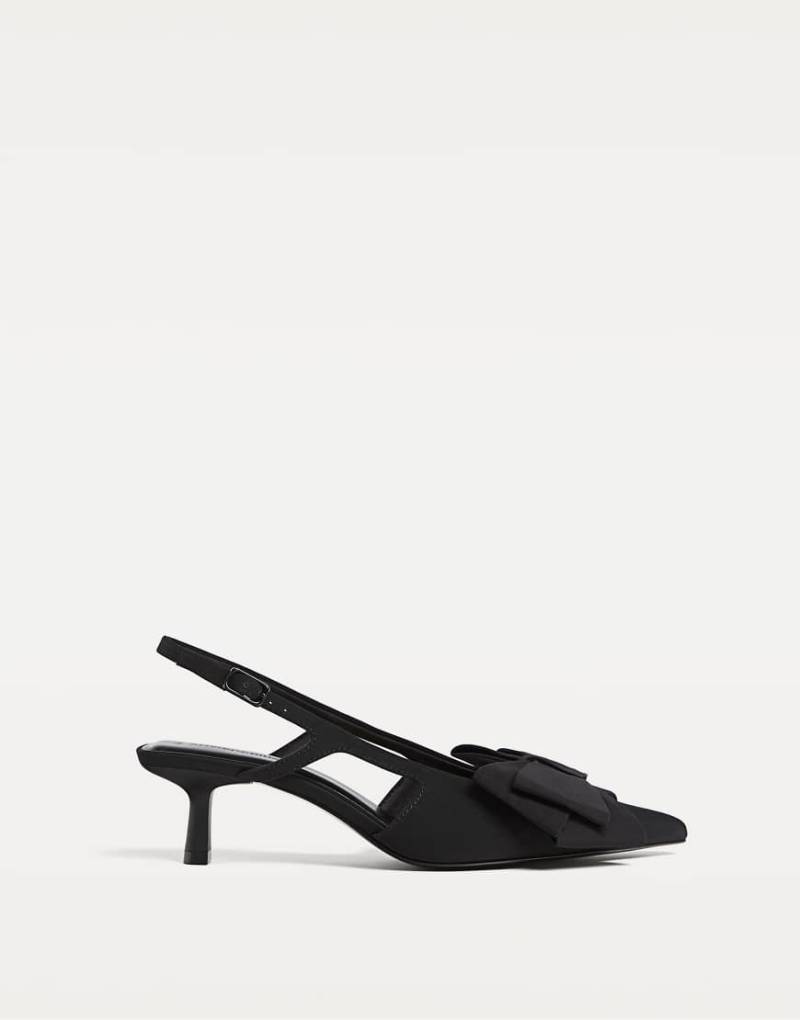 Stradivarius - Schuhe in Schwarz mit Kitten-Heel-Absatz und Slingback-Riemen von Stradivarius