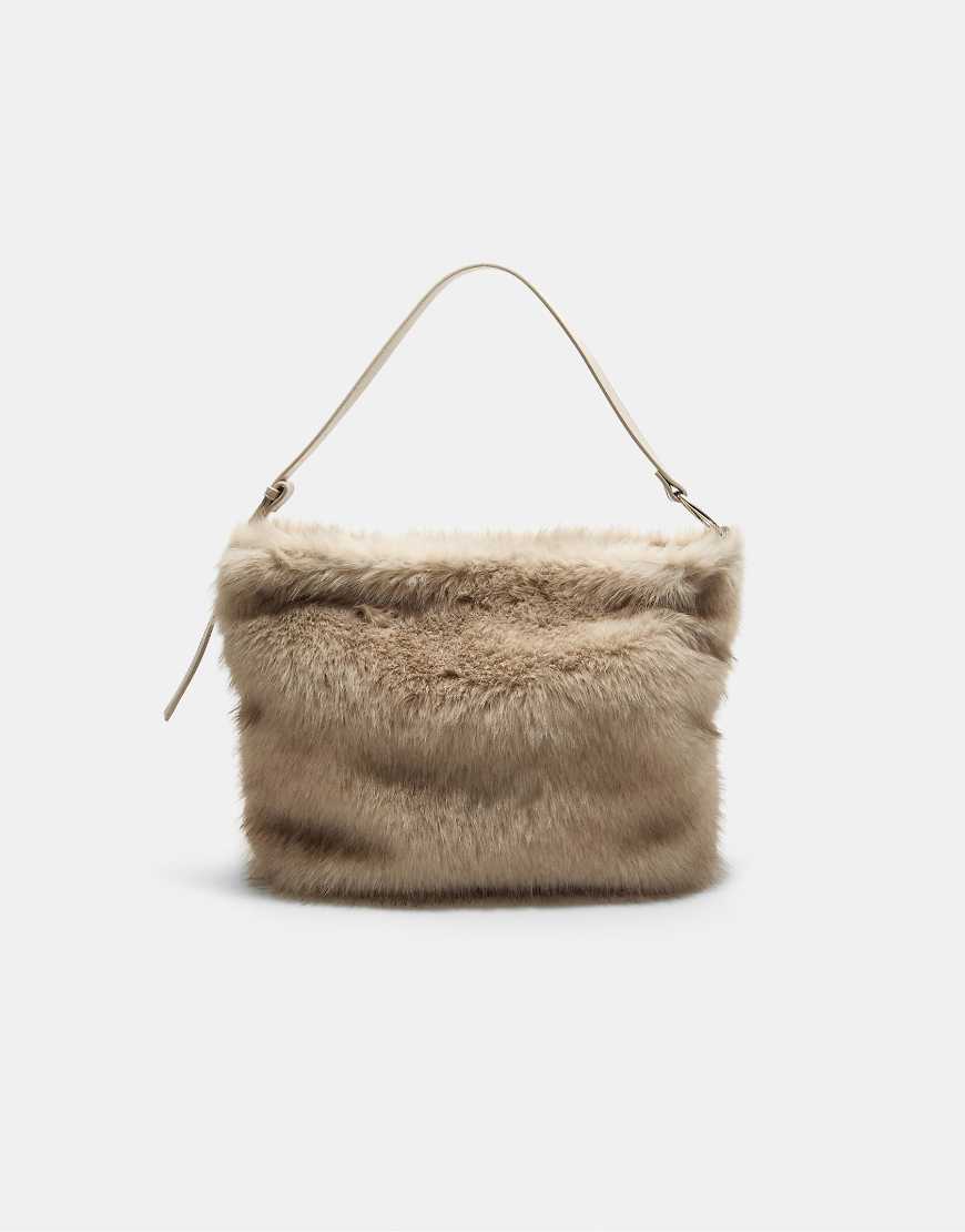 Stradivarius - Schultertasche aus Kunstpelz in Ecru-Weiß von Stradivarius
