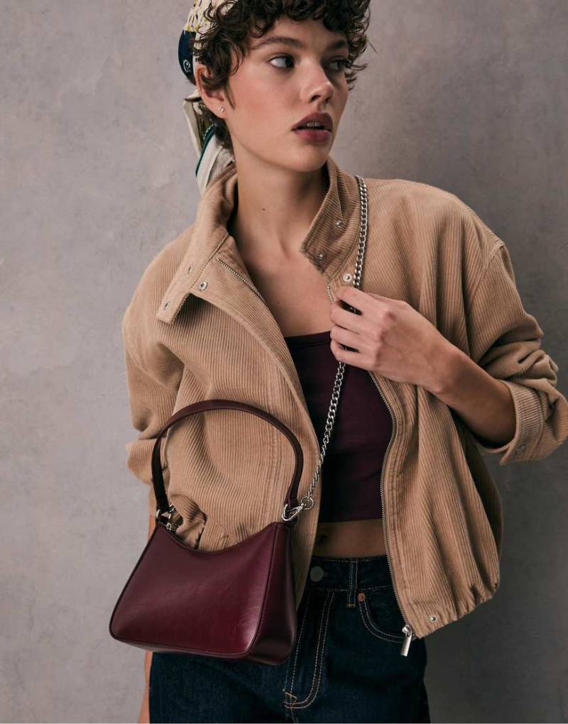 Stradivarius - Schultertasche in Burgunderrot mit Kettendetail von Stradivarius