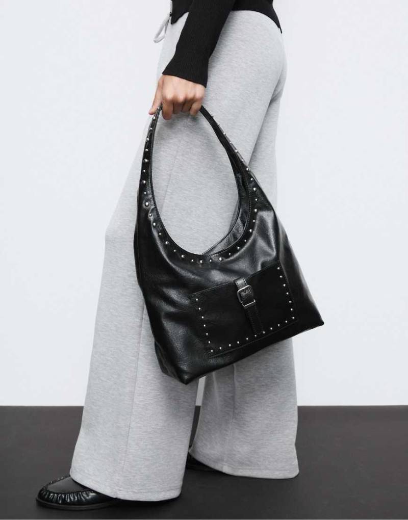 Stradivarius - Schultertasche in Schwarz mit Nietendetail von Stradivarius