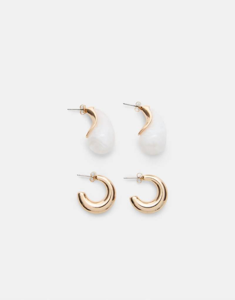 Stradivarius - Set mit 2 Paar Ohrsteckern und Creolen in Ecru mit Tropfen-Design-Weiß von Stradivarius