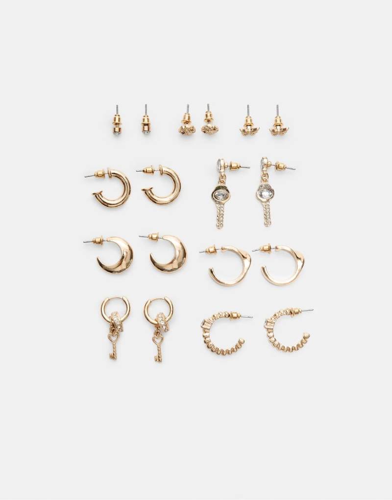 Stradivarius - Set mit 9 Paar glänzenden Ohrringen in Gold-Optik-Gelb von Stradivarius