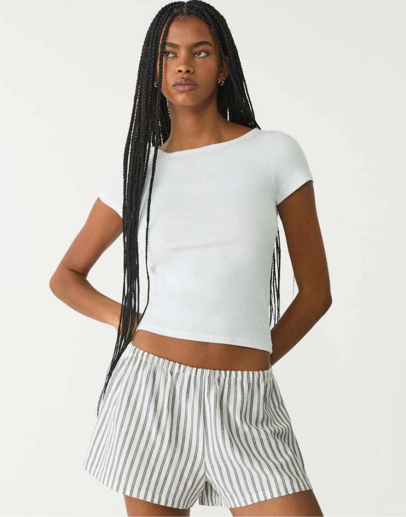 Stradivarius - Shorts aus Leinenmix in Ecru gestreift-Weiß von Stradivarius