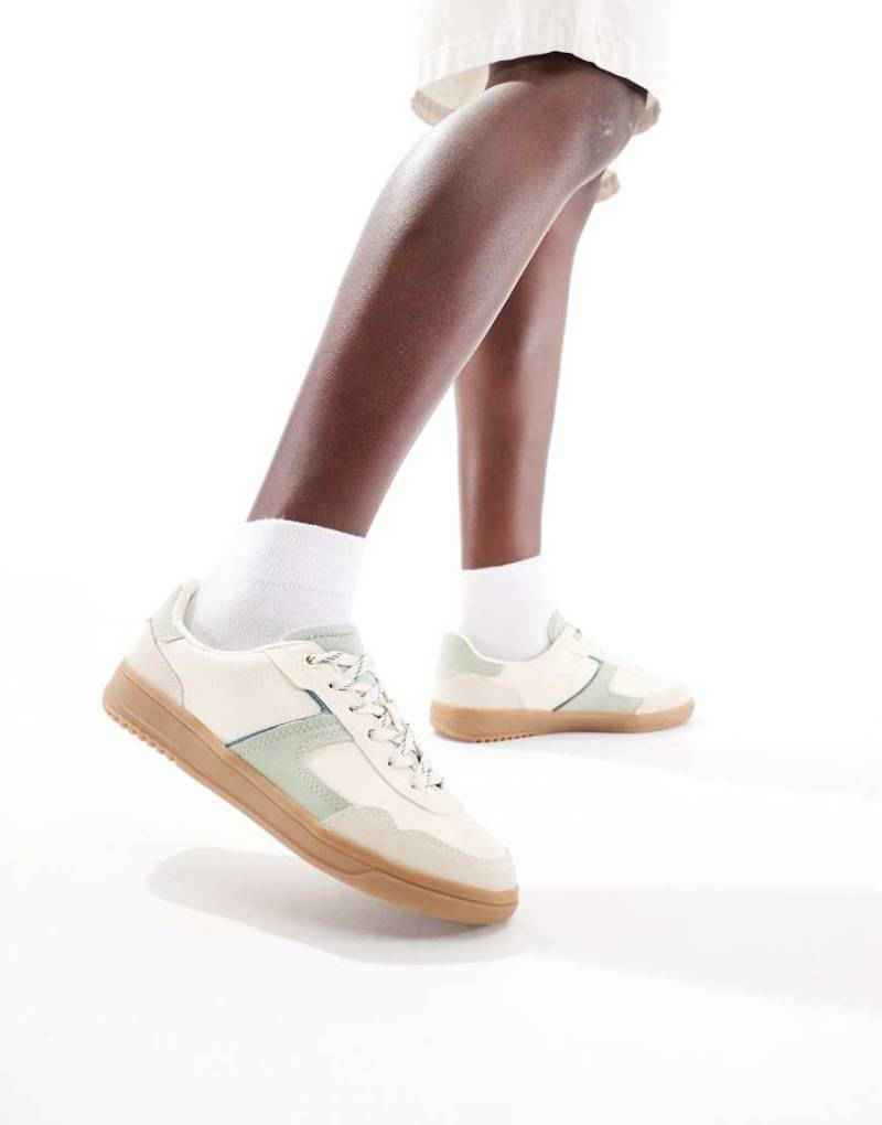 Stradivarius - Sneaker in Grün mit Gummisohle von Stradivarius