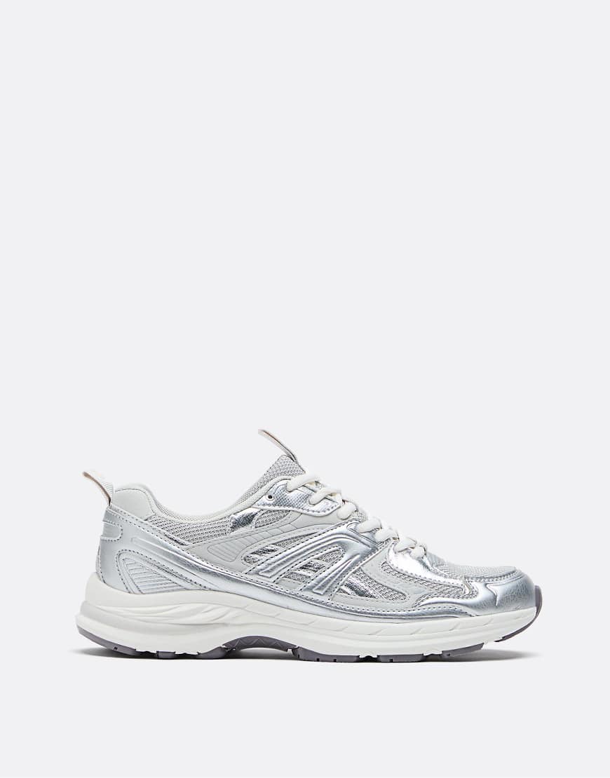 Stradivarius - Sneaker mit Details in Silberoptik von Stradivarius