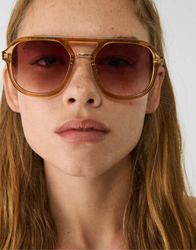 Stradivarius - Sonnenbrille in blassem Kamelbraun mit Doppelsteg-Neutral von Stradivarius