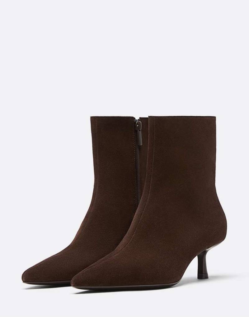 Stradivarius - Stiefeletten aus Leder in Braun mit Stiletto-Absatz und Schlitzdetail-Brown von Stradivarius