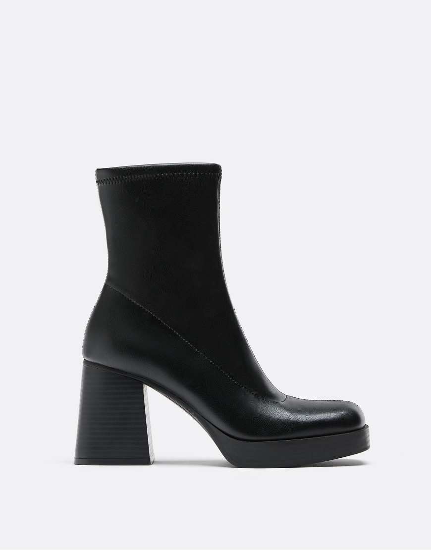 Stradivarius - Stiefeletten in Schwarz mit Plateausohle und Absatz von Stradivarius