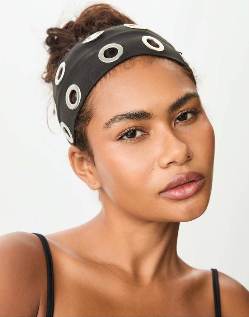 Stradivarius - Stirnband in Schwarz mit Ösen Stradivarius - Stirnband in Schwarz mit Ösen von Stradivarius