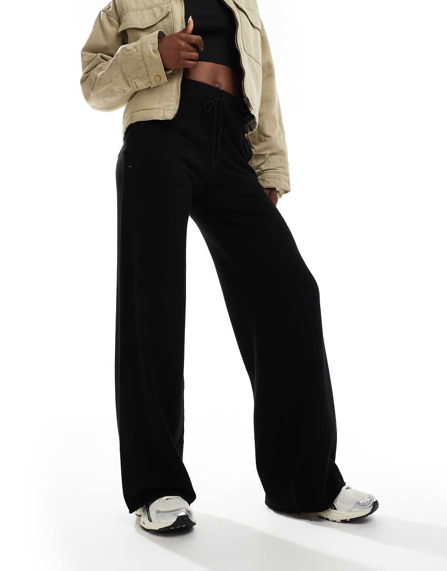 Stradivarius - Strickhose in Schwarz mit geradem Schnitt von Stradivarius