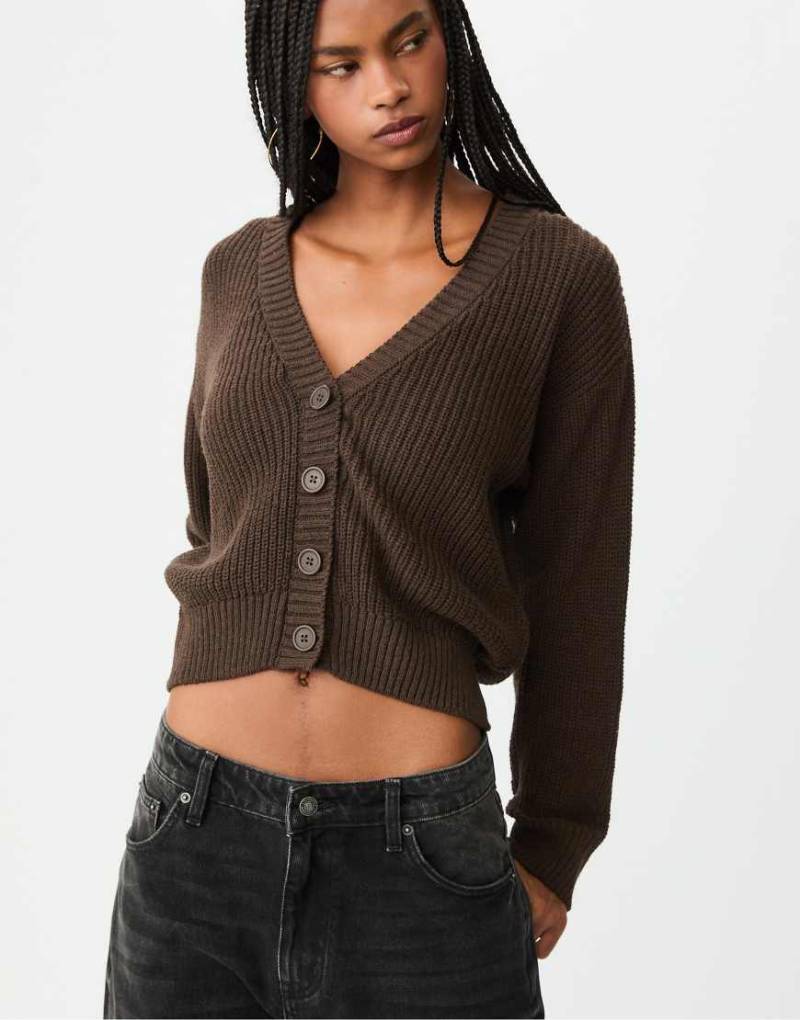 Stradivarius - Strickjacke in Braun mit Knopfleiste-Brown von Stradivarius